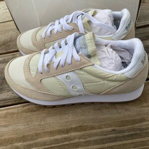 Saucony Jazz Brand New Cream and White Athletic Shoes